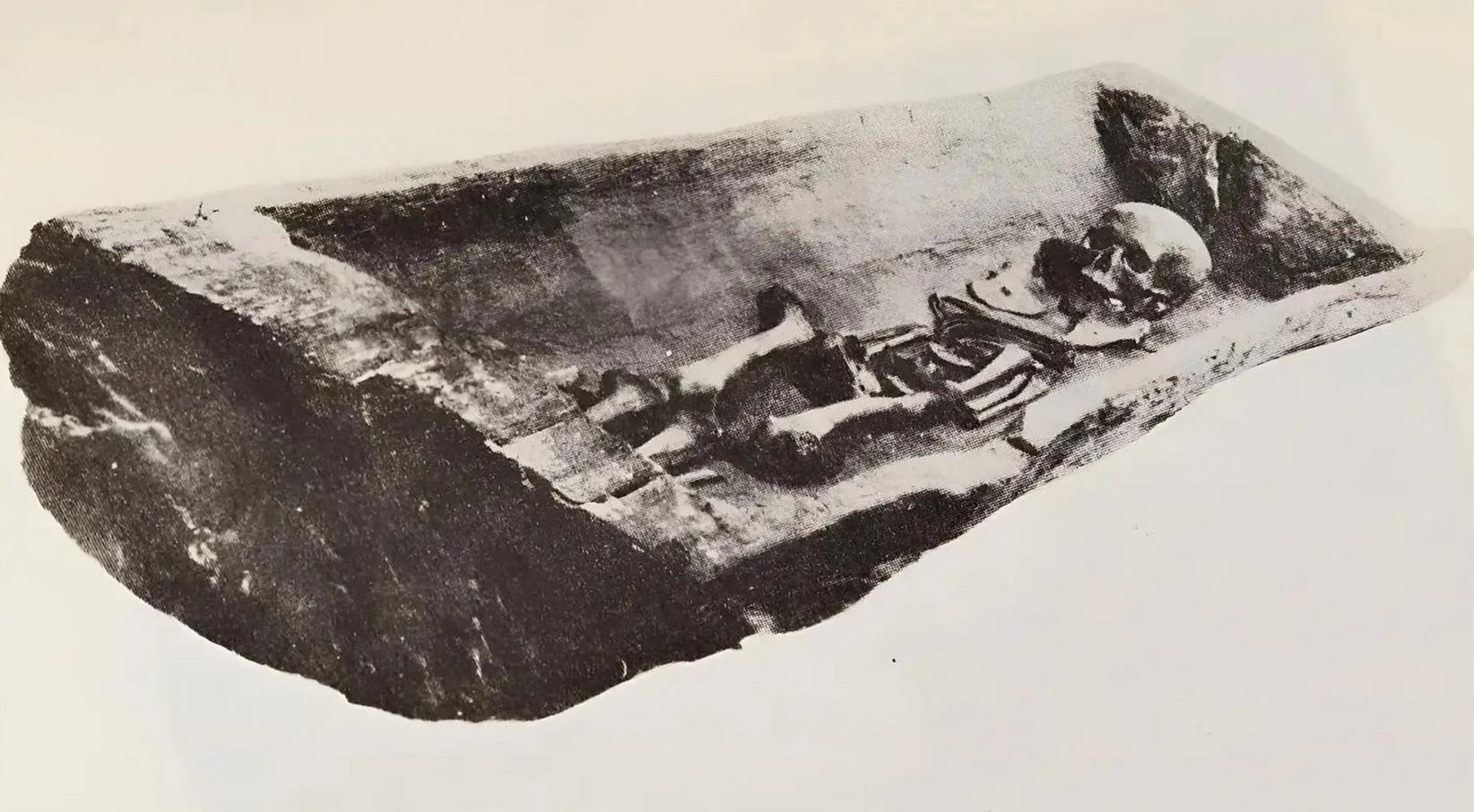 Учёные раскрыли тайну столетней давности о гробе упавшем со скалы в Польше